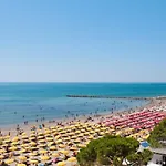Bright And Spacious Vacation In Апартаменти