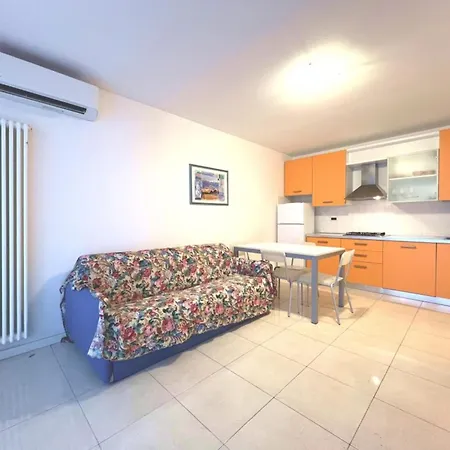 Bright And Spacious Vacation In غرادو